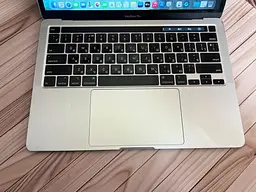 Ноутбук Apple MacBook Pro 13" 2020 i7-1068NG7/32/512 (C02DN0LQML87) Б/в - мініатюра 2