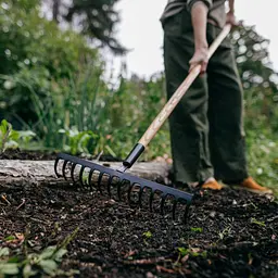 Граблі Fiskars Solid з дерев'яною ручкою 14 зубців (1011598) - мініатюра 3