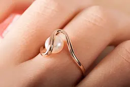 Каблучка з червоного золота з жемчугом 18 K-0007