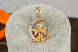 Кулон Xuping Jewelry янголятко на місяці 2.2 см золотистий
