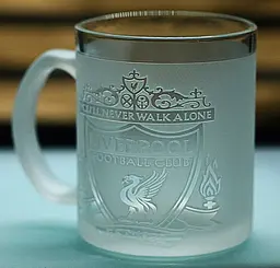 Скляна чашка 320 мл Liverpool з гравіюванням подарунок для фаната ФК Ліверпуль футбольна кружка - мініатюра 3