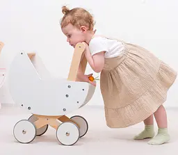 Дерев'яний візочок для ляльок New Classic Toys з постільною білизною білий (10760) - мініатюра 3