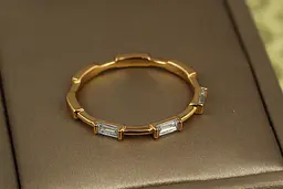 Кільце Xuping Jewelry Сальто з прямокутними каменями по колу р 19 золотисте - мініатюра 3