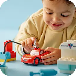 Конструктор LEGO DUPLO Disney Візит МакКвіна в гараж Дока 35 деталей (10456) - мініатюра 12