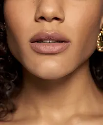 Ультраматова помада для губ L’Oréal Paris Color Riche The Nudes, відтінок 02 (No cliche), 4 г (А9877700) - мініатюра 3
