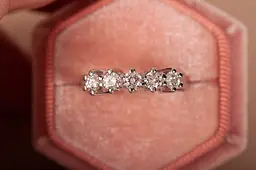 Каблучка з білого золота з муассанітами 17.5 K-0290 - мініатюра 8