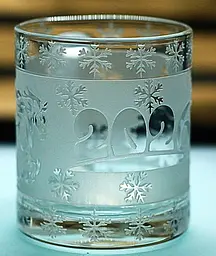 Подарункова чашка для чаю води кави 320 мл з гравіюванням символу року 2026 Кінь - мініатюра 2