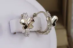 Сережки Xuping Jewelry метелик на стеблах із фіанітів 1.3 см сріблясті - мініатюра 2