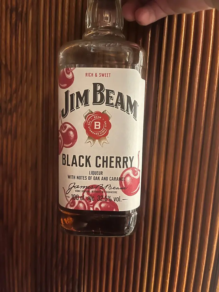 Лікер Jim Beam Red Stag Black Cherry 32.5% 0.7 л купити у Києві