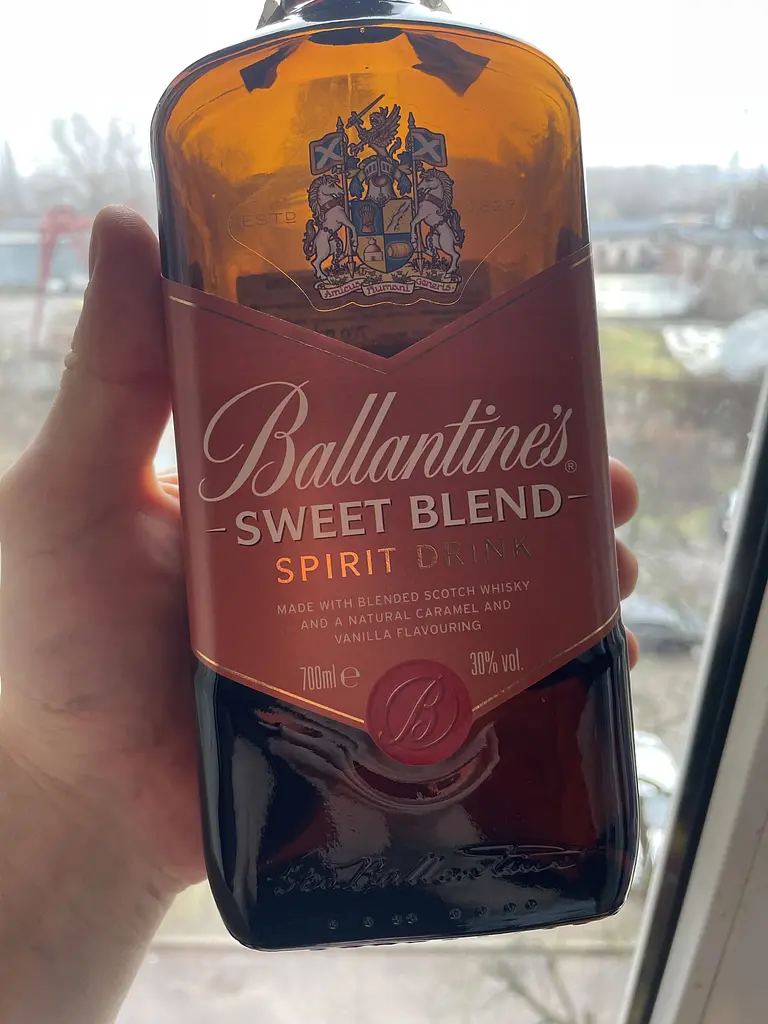 Спиртной напиток Ballantine's Sweet Blend 30% 0.7 л купить в Киеве