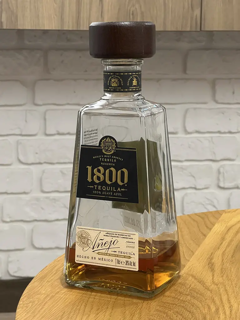 Текила 1800 Anejo 100% Agave, 38%, 0,7 л купить в Киеве, Украине