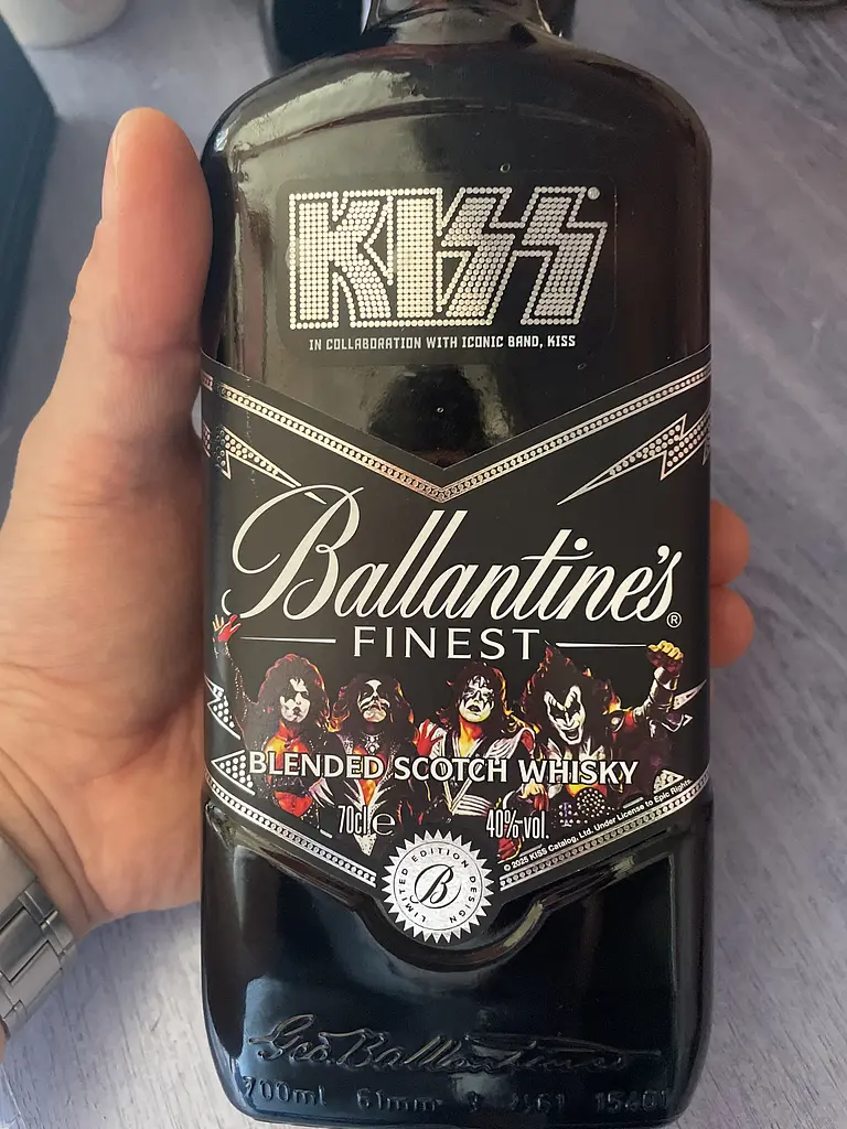 Виски Ballantine's Finest Kiss 40% 0.7 л купить в Киеве, Украине