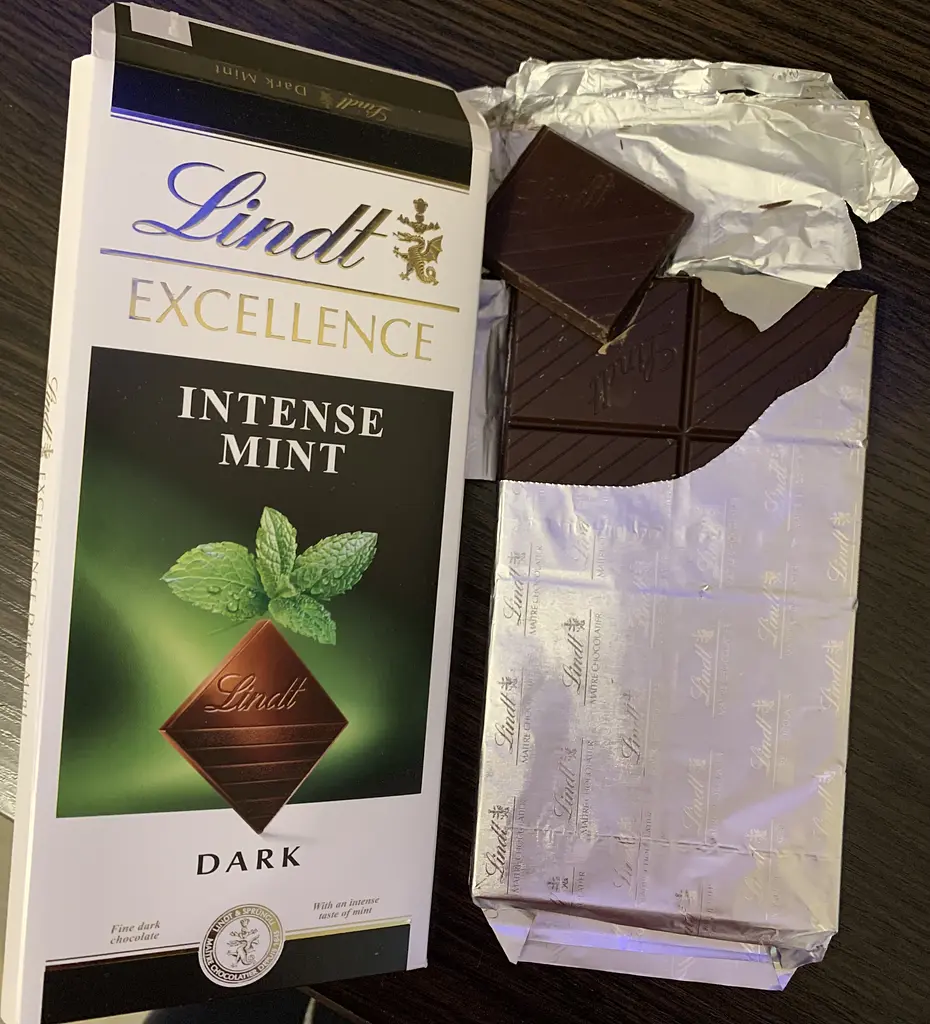 Шоколад Lindt Excellence швейцарский горький с мятой 100 г (389616