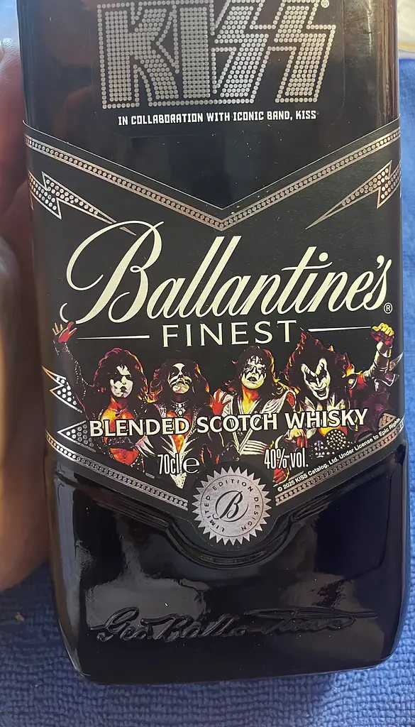 Виски Ballantine's Finest Kiss 40% 0.7 л купить в Киеве, Украине