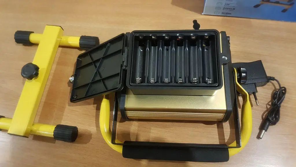 Акумуляторний LED Прожектор 100 W світлодіодний IP65 ліхтар W808 - фото 9