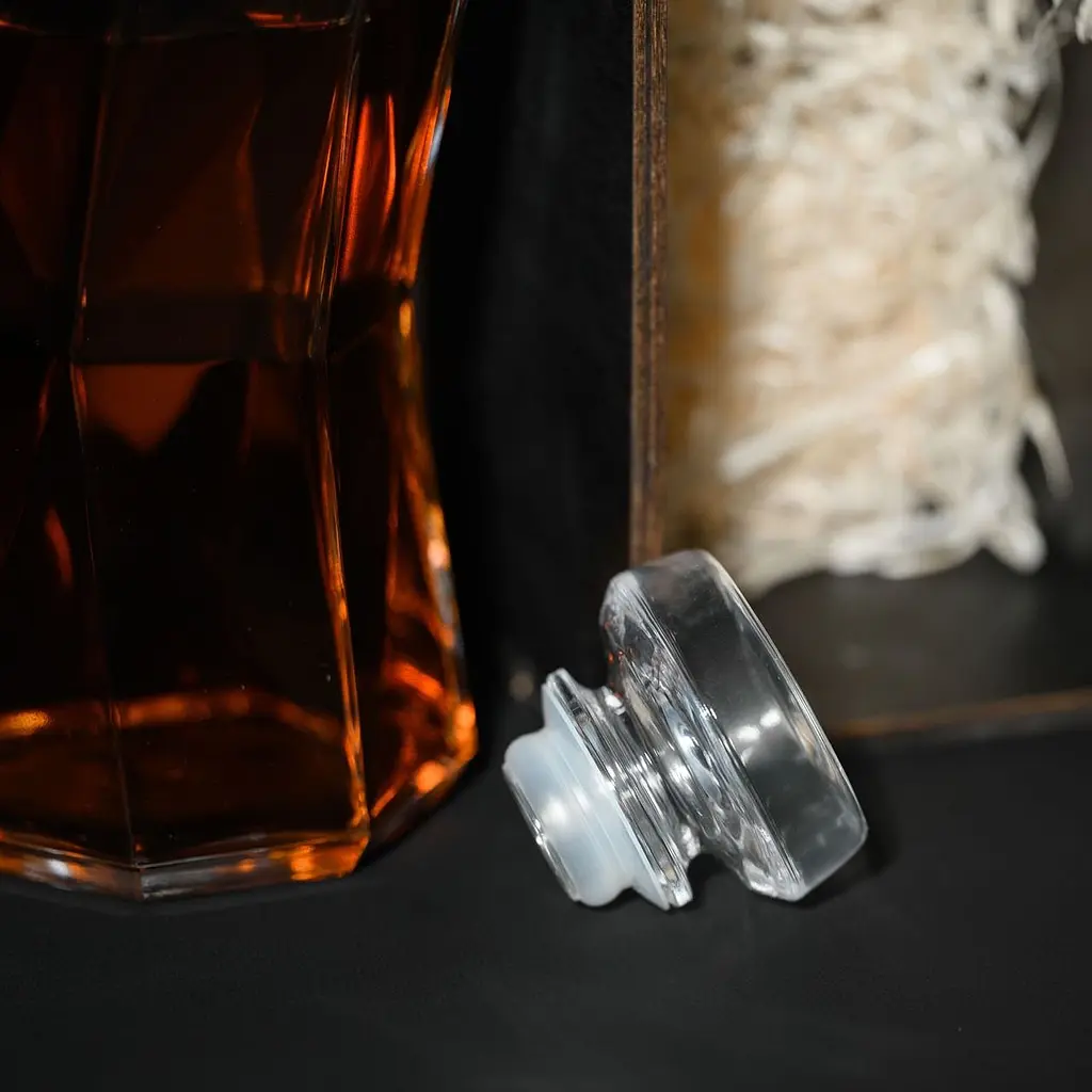 Подарунковий набір віскі Whiskey Stones №11 графин Bormioli Rocco Cassiopea в дерев'яному пеналі - фото 6