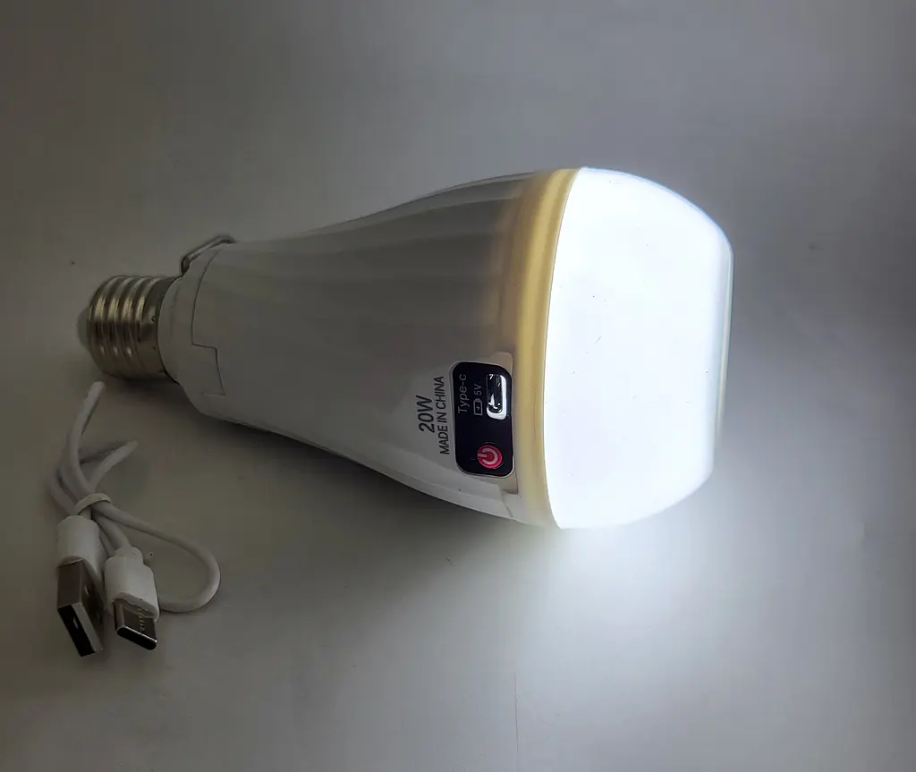 Світлодіодна LED-лампа 20 W акумуляторна з ліхтарем (знімні 2 × 18650) - фото 5