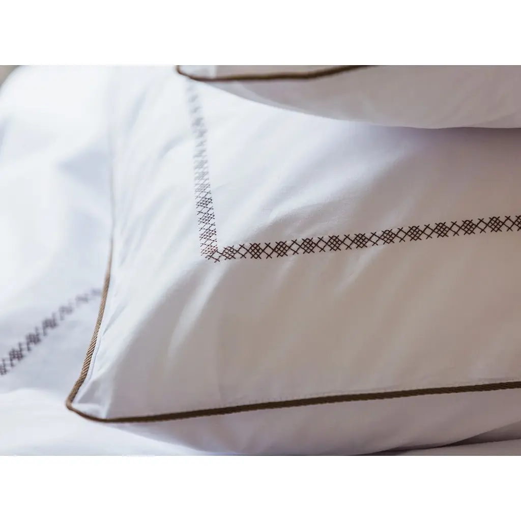 Комплект постельного белья Ecotton Premium евро перкаль вышивка с кантом цвета капучино (25138) - фото 9