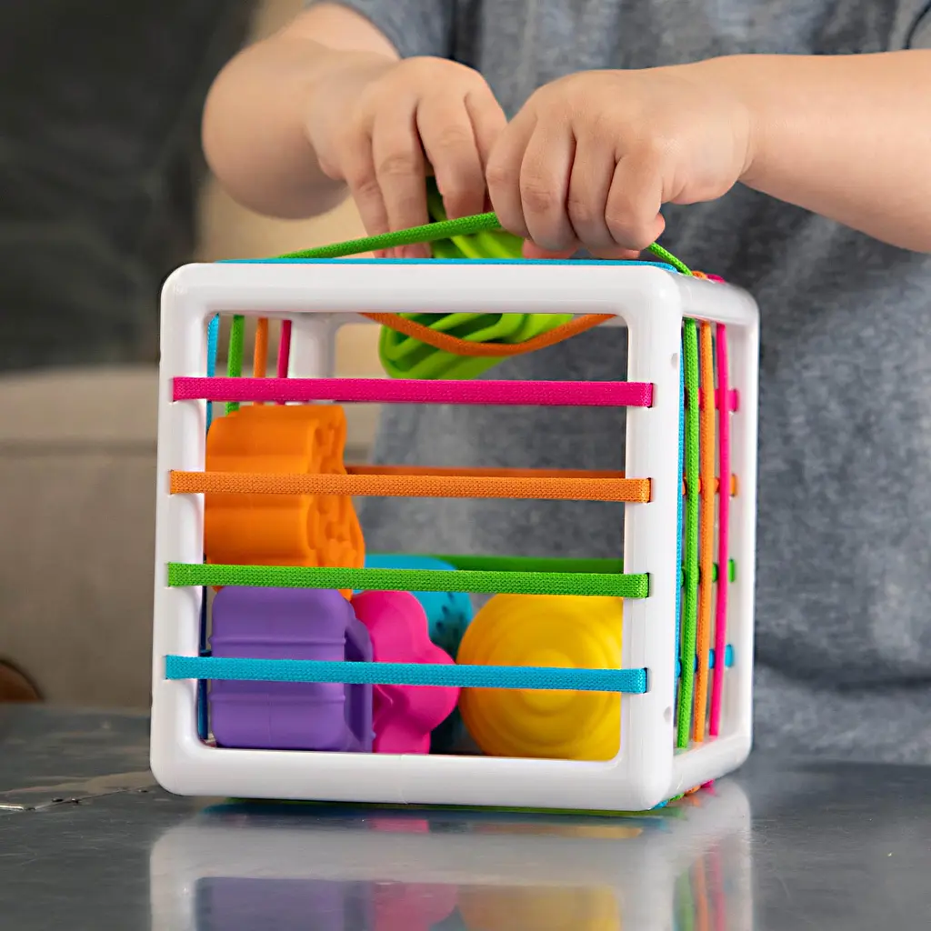 Сортер-куб зі стінками-шнурочками Fat Brain Toys InnyBin (F251ML) - фото 3