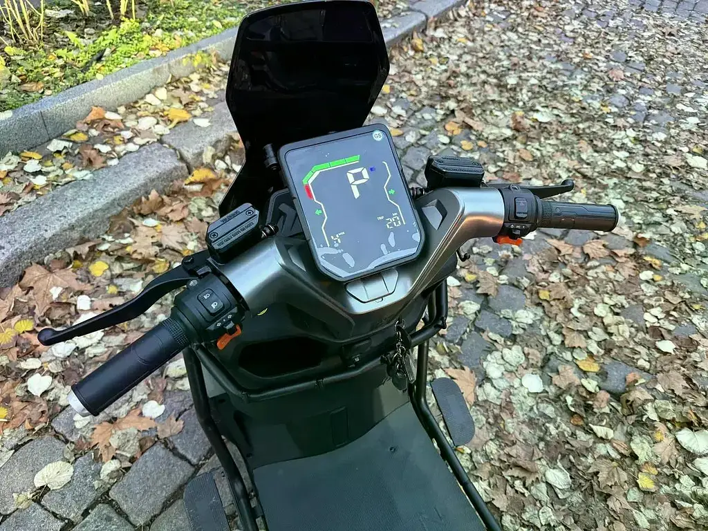 Электроскутер Двухместный Crosser V1 (2000W, 72V/23Ah) +Кофр-багажник Хамелеон - фото 5