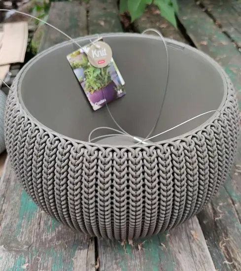 Подвесной горшок из кашпо для цветов Keter Cozies S с цепочкой коричневый 3.2 л - фото 4