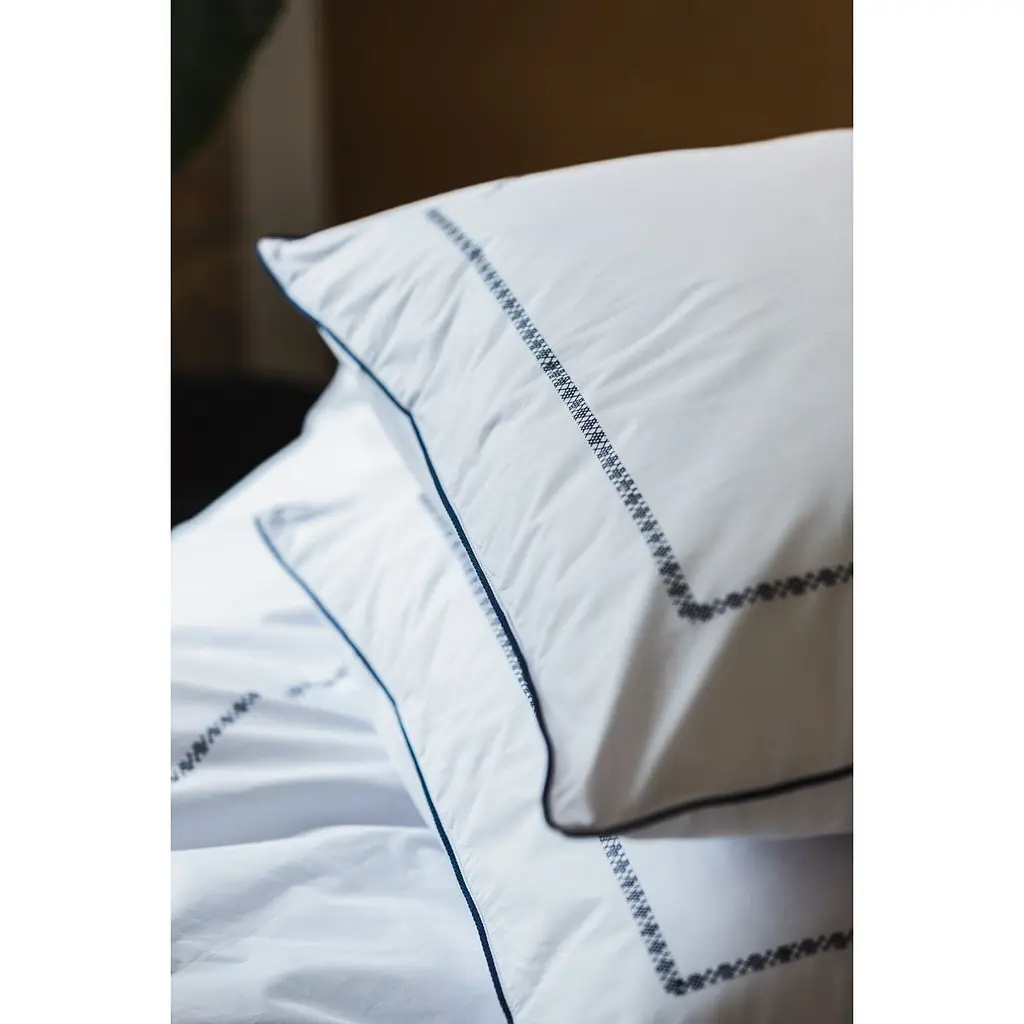 Комплект постільної білизни Ecotton Premium євро перкаль вишивка з синім кантом (25140) - фото 8