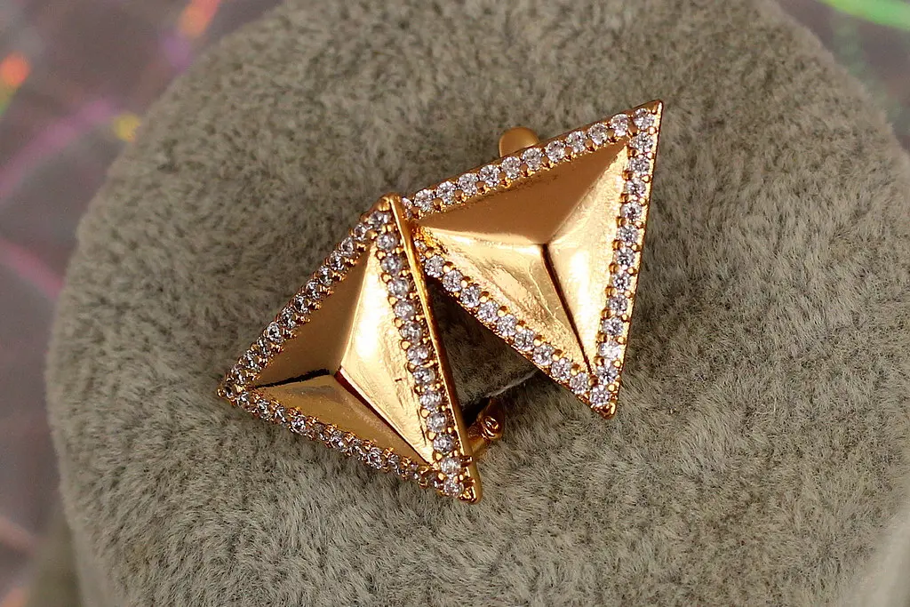 Сережки Xuping Jewelry Великий трикутник 1,6 см золотисті - фото 3