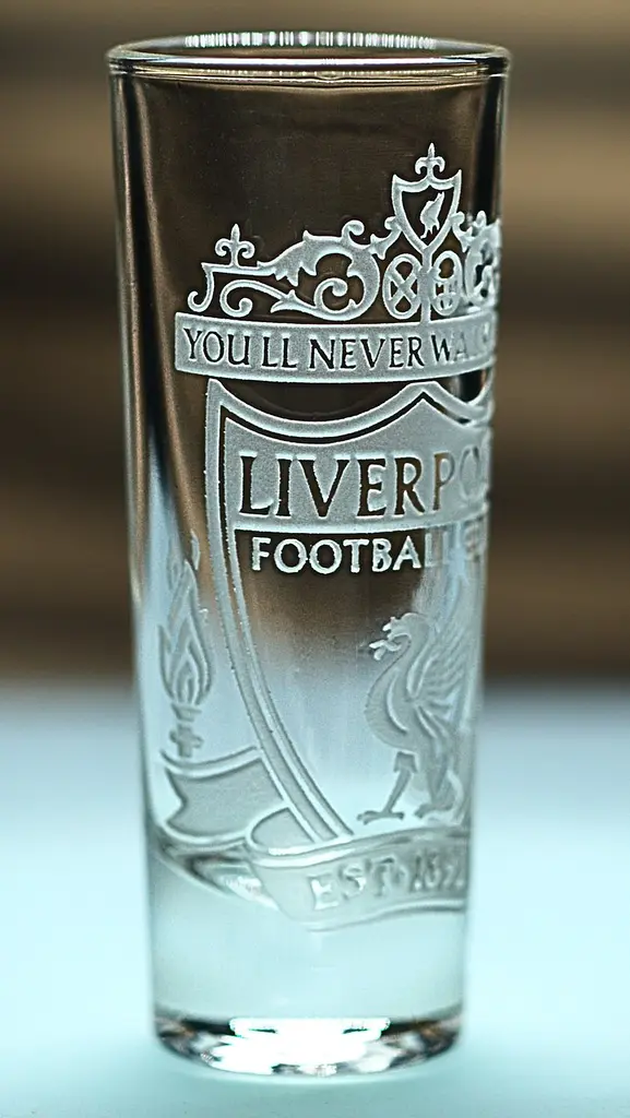 Стеклянная рюмка 60мл Liverpool с гравировкой подарок для фаната стопка ФК Ливерпуль футбольная стопка - фото 2