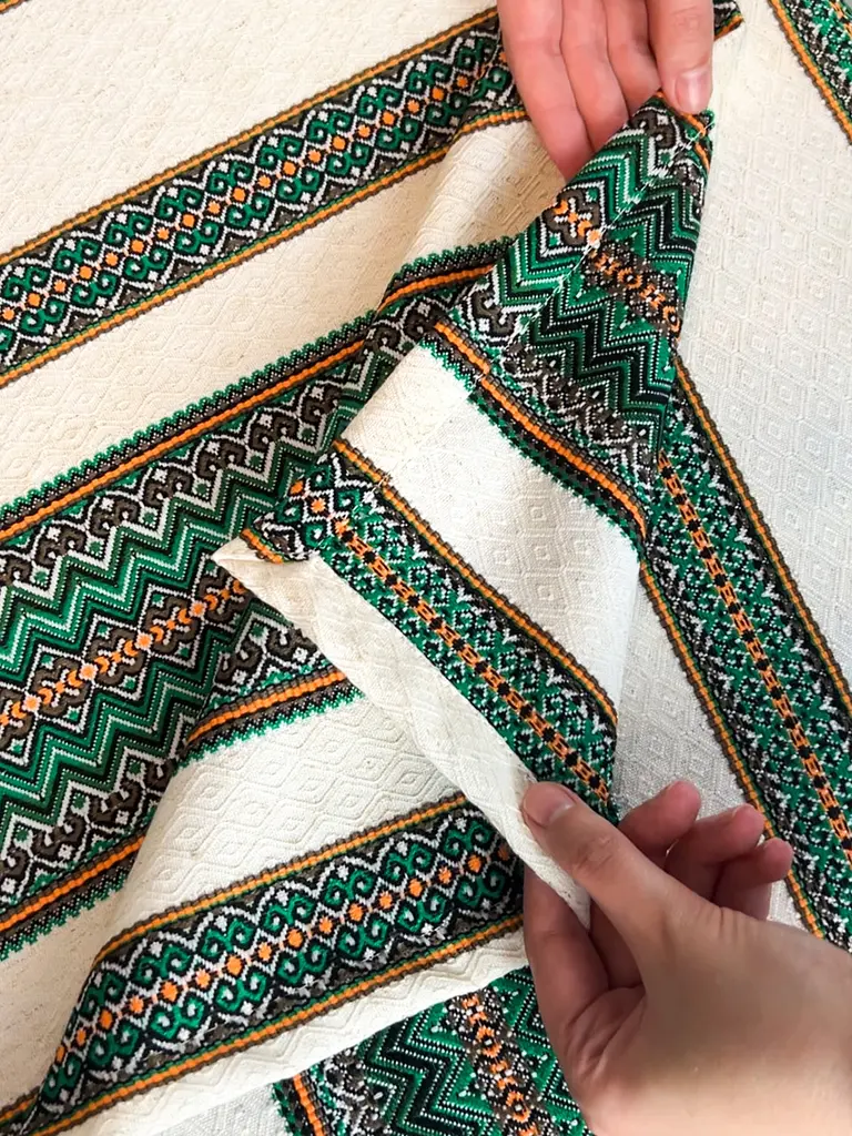 Льняная скатерть рождественскя с украинским орнаментом "Рандеву зеленый" - 180х150 см - фото 2