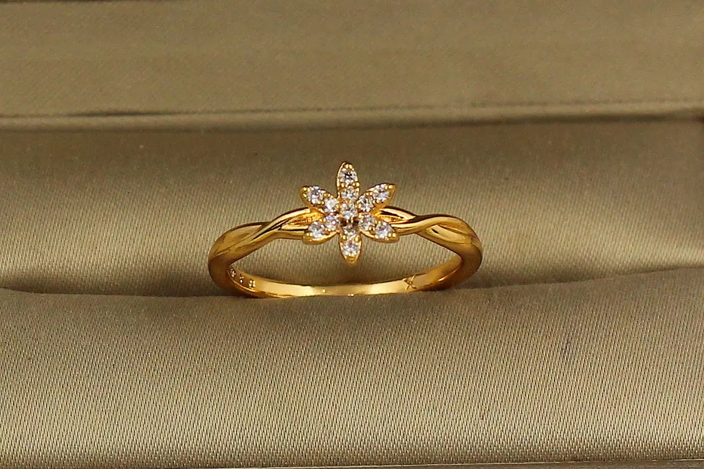 Кільце Xuping Jewelry Квітка жасмину р 17 золотисте