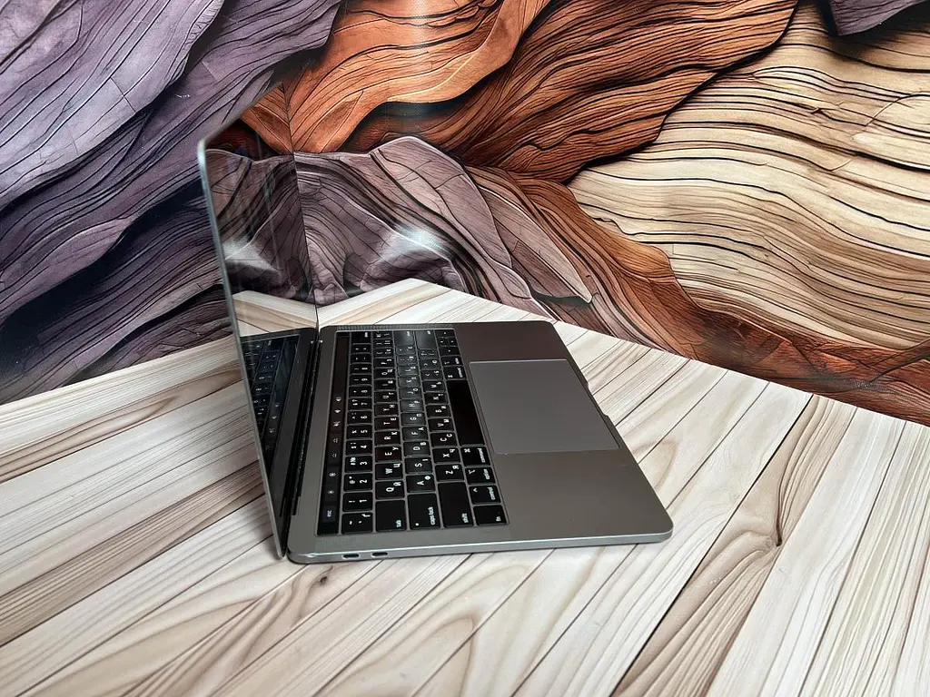 Ноутбук Apple MacBook Pro 13" 2018 A1989 i7-8559U/16/512 (C02ZG0LBLVDM) Б/в - фото 4