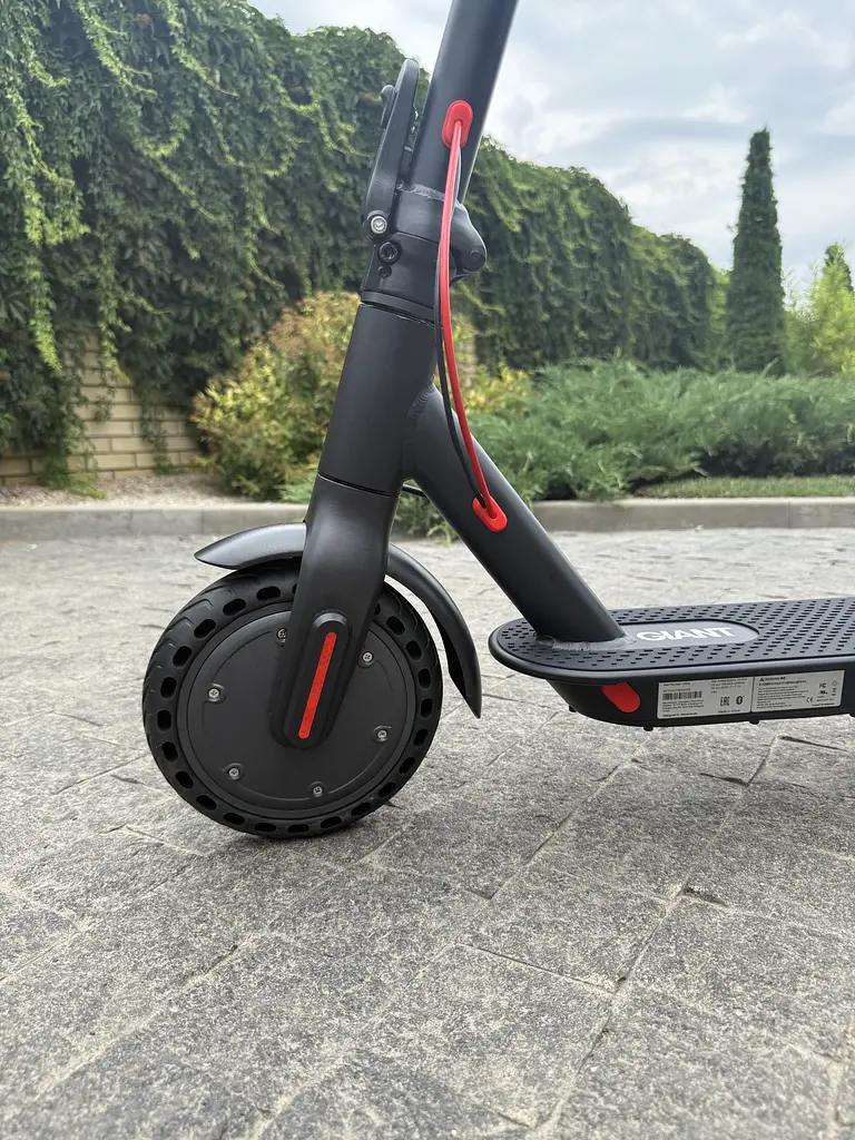 Электросамокат GIANT M365 PRO 500W 10.4Ah складной, перфорированные колеса, защищенные от проколов, черный (2025) - фото 8