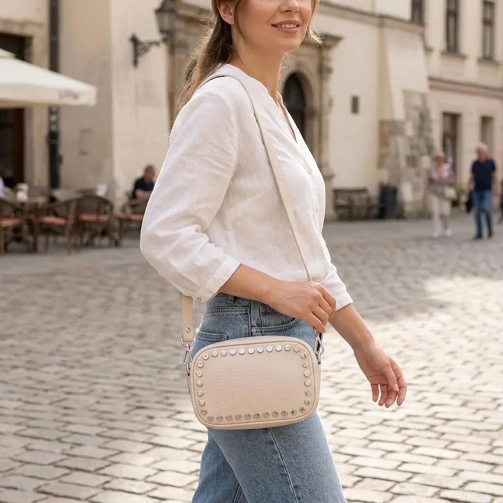 Шкіряна сумка декорована металевими кнопками Vintage 22334 біла - фото 10