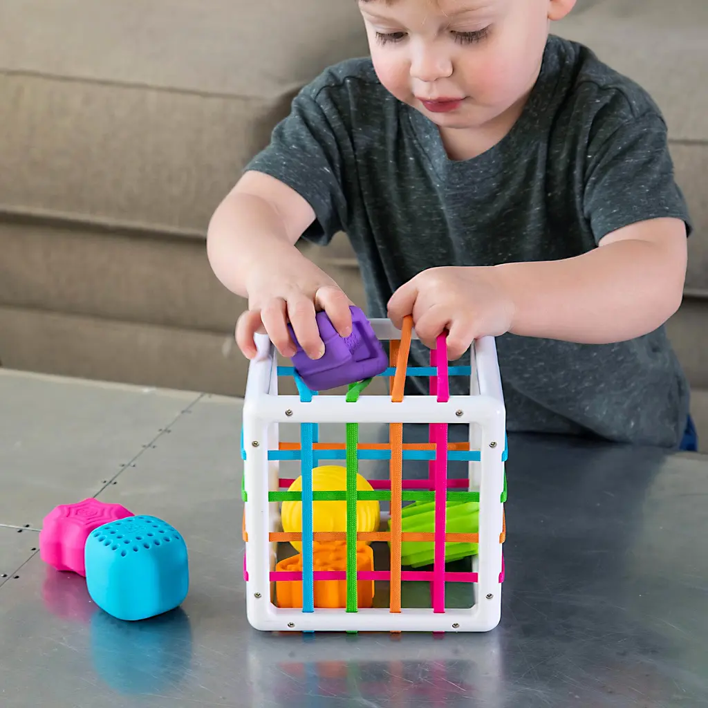 Сортер-куб зі стінками-шнурочками Fat Brain Toys InnyBin (F251ML) - фото 4