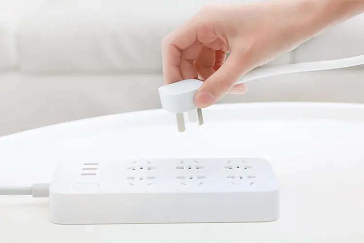 Подовжувач Xiaomi Mi Power Strip (6 розеток + 3 USB-port) фільтр універсальний білий - фото 2