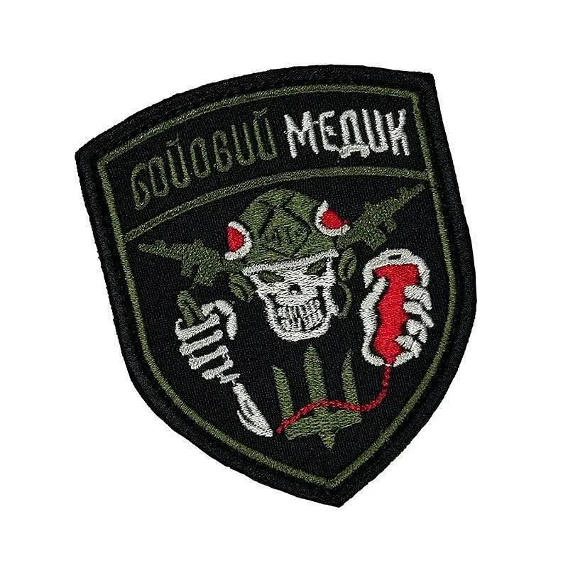 Шеврон Боевой медик ВСУ на липучке 6.5×9 см оливковый цвет - фото 2