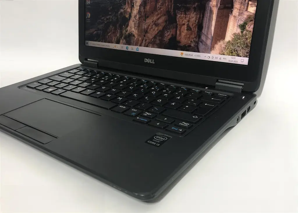 Ноутбук Dell Latitude E7250 / 12.5" (1366x768) / i3-5010U / 8GB / 128GB SSD / Win10 - Б/в - фото 2