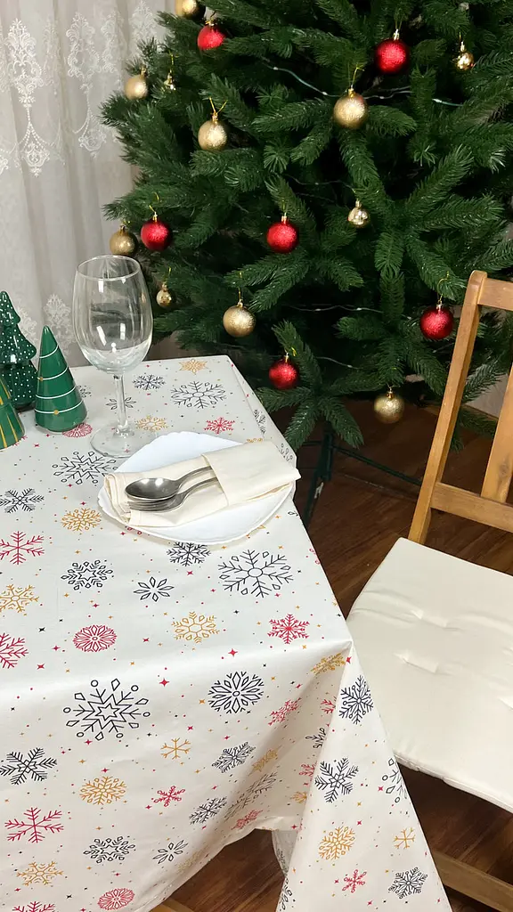 Водовідштовхувальна Скатертина новорічна з принтом Завірюха-2 170х120 см (+ 4 серветки 30х40) Бежевий - фото 3