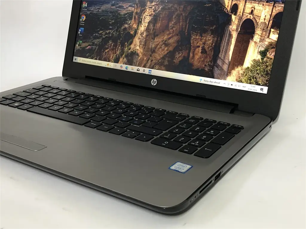 Ноутбук HP 15-ay182no / 15.6" FullHD / i3-7100U / 6GB / 128GB SSD / Win10 - Б/в - фото 4
