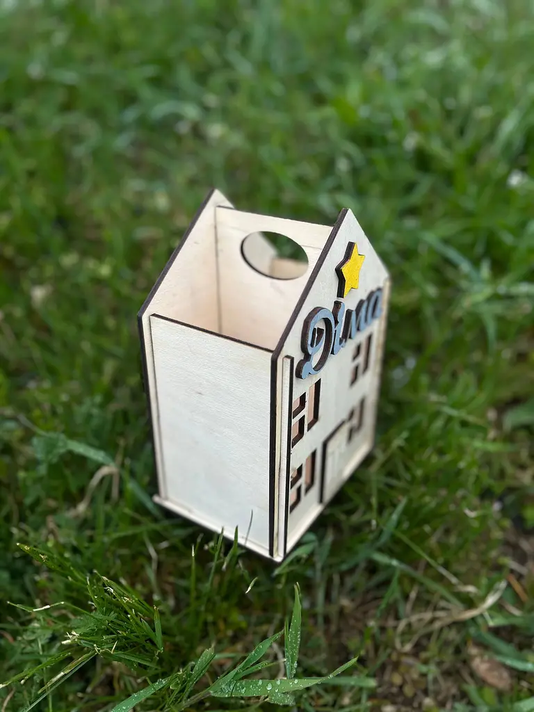 Іменна дерев'яна скринька для шкільного приладдя з зірочкою 13х18х9 см - фото 3