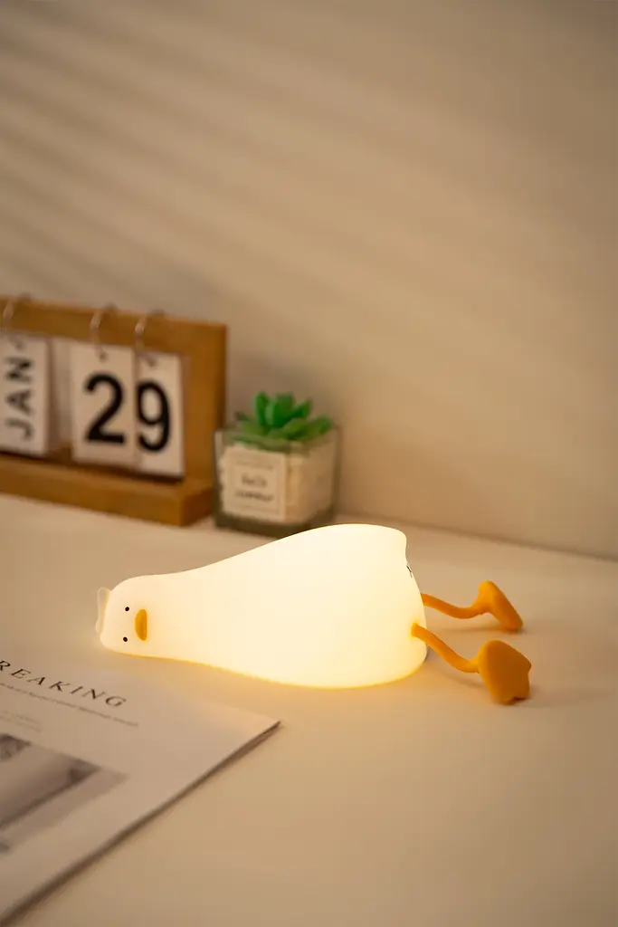 Силиконовый ночник "Лежащая утка" с подставкой для телефона - фото 8