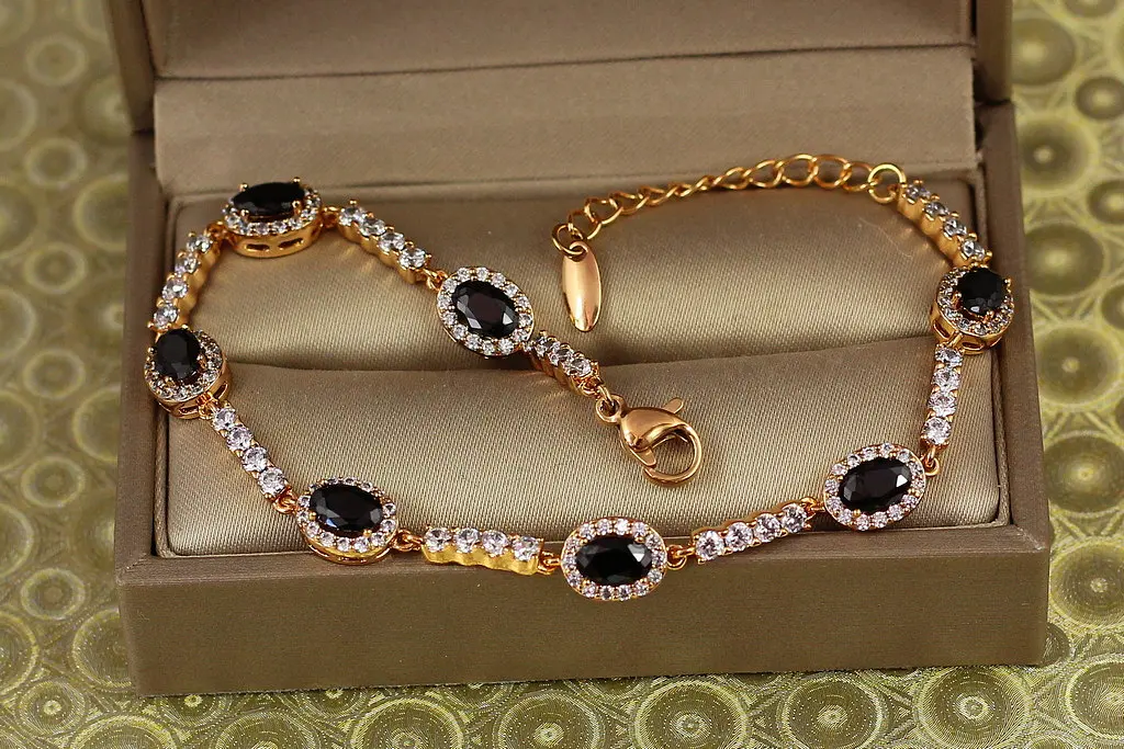 Браслет Xuping Jewelry малинки із чорними каменями на доріжці 17,5 см 7 мм золотистий