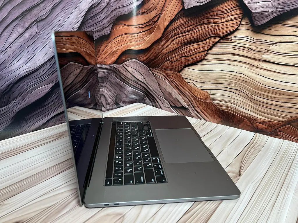 Ноутбук Apple MacBook Pro 16" 2019 i9-9880H/32/1TB (C02FV0EYMD6T) Б/в - фото 4