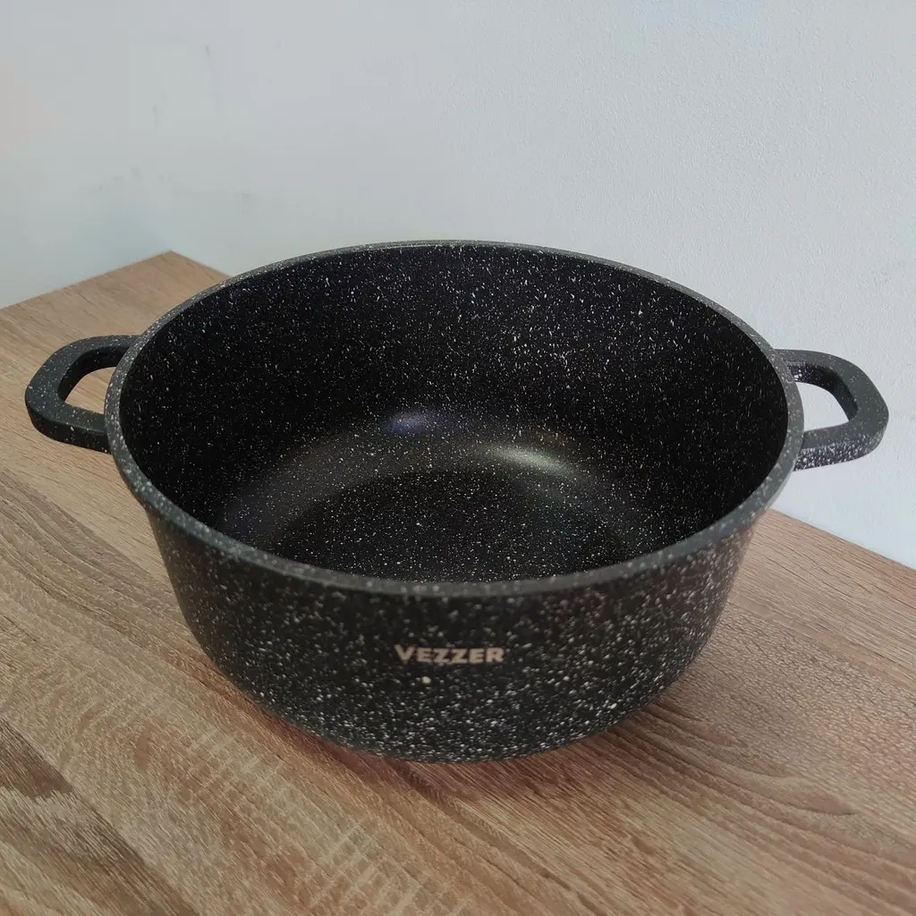 Каструля Vezzer з кришкою та силіконовими накладками на ручки 26 см 5.6 л чорна (VZ8012) - фото 5