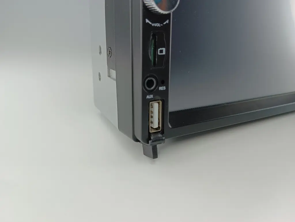 Универсальная магнитола 7 7709-A Android 12 2/32GB с поддержкой CarPlay (43200-7709-A_2394) - фото 8