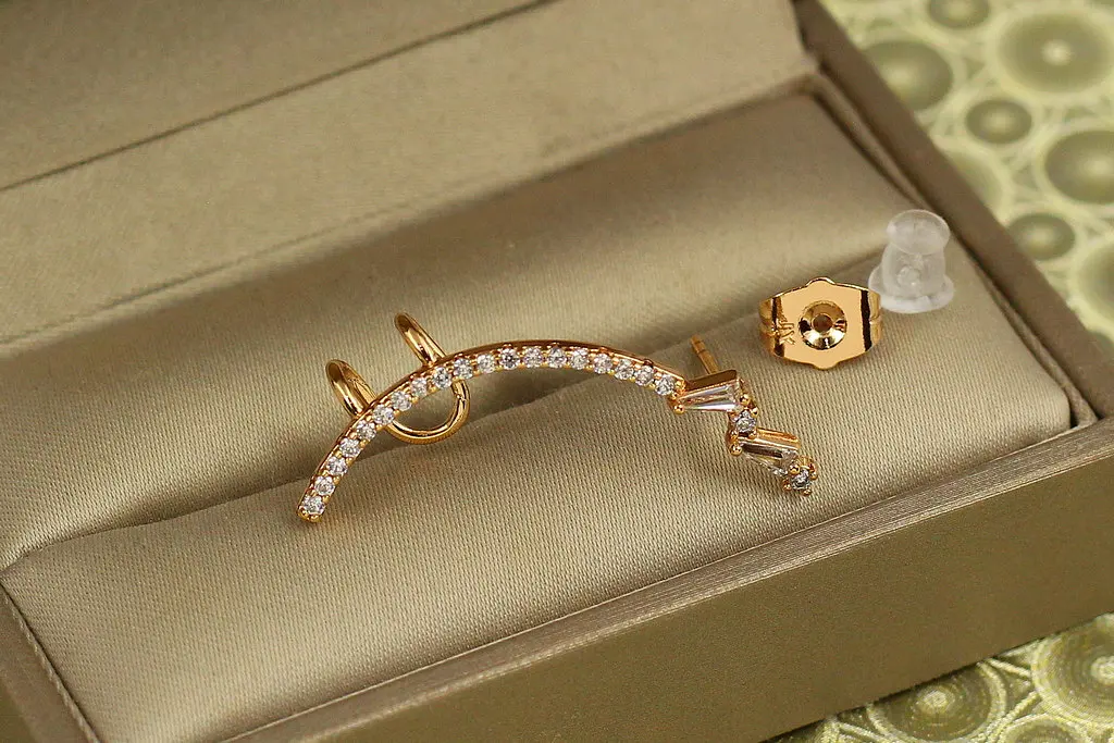 Сережки кафи Xuping Jewelry зігнута доріжка 3,3 см золотисті - фото 3