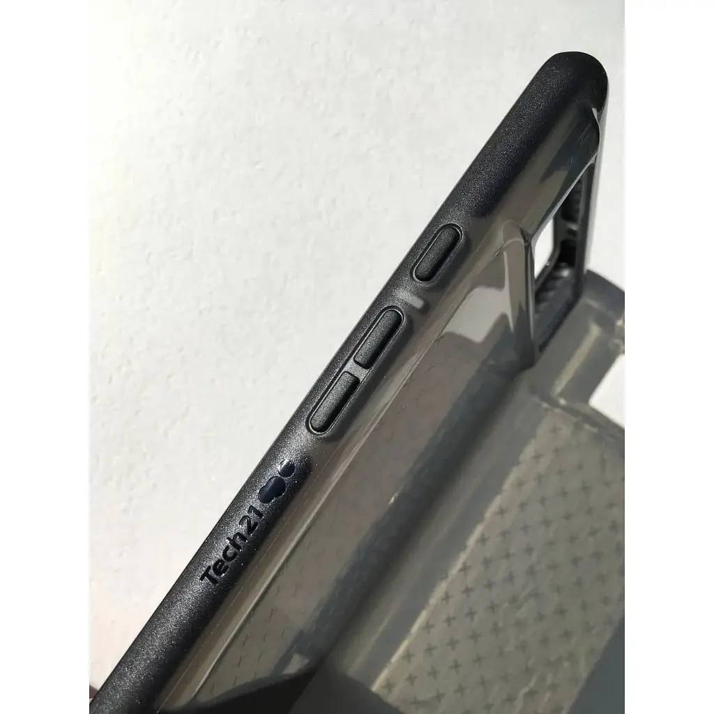 Оригінальний протиударний чохол Tech21 Evo Check для Pixel 6a (6.1") Black (T21-9488) - фото 8