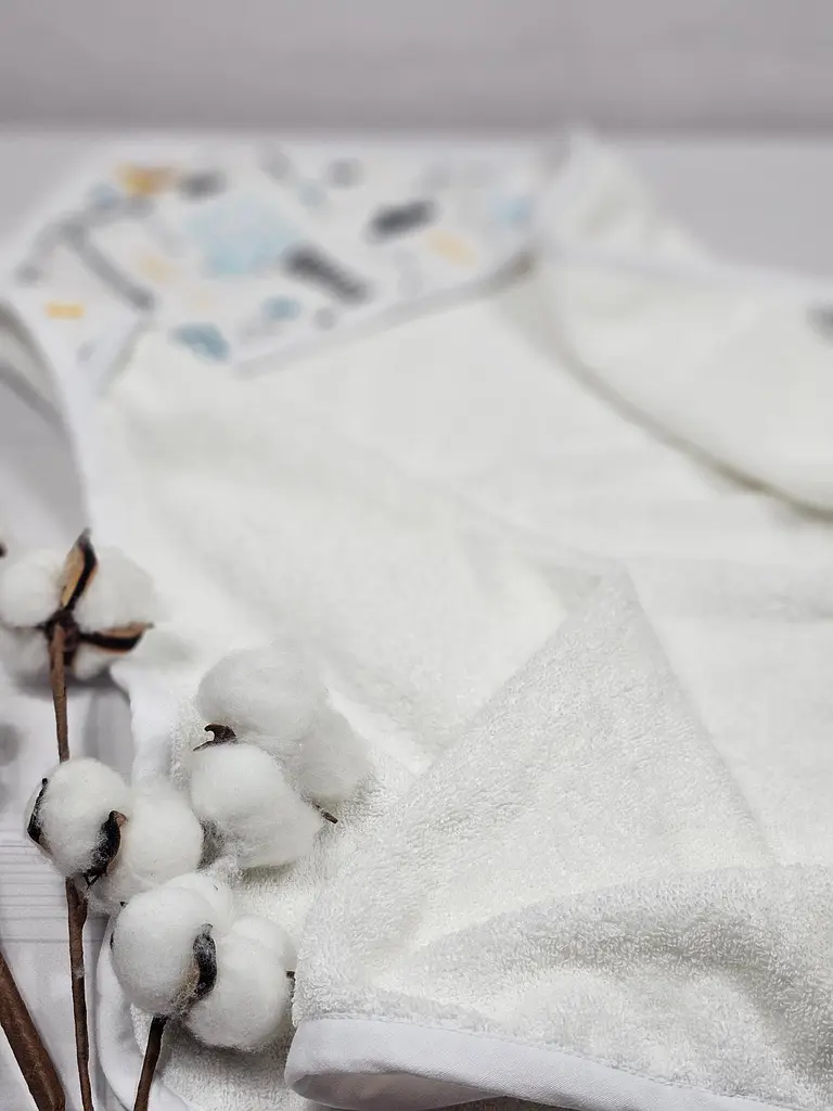 Дитячий рушничок-куточок 80х80 a.l.babybox Машини в місті блакитний Білий - фото 4