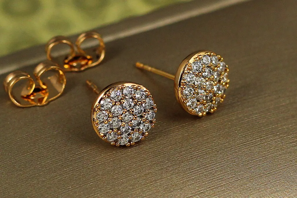 Сережки гвоздики Xuping Jewelry монетка з каменів 8 мм золотисті - фото 2