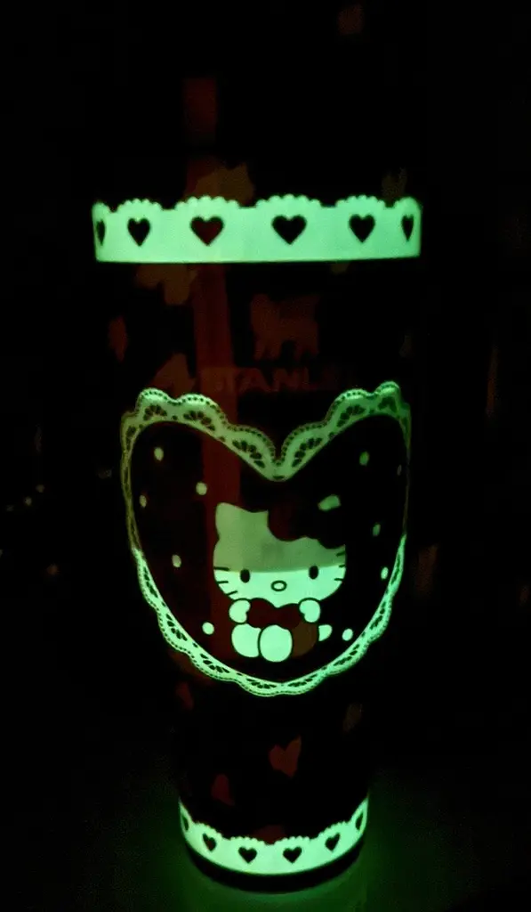 Термос термочашка Stanley Quencher H2.0 Tumbler Світиться у темряві 1,18 л Hello Kitty Love Edition KT7001977 - фото 2